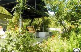 Casa de vanzare, 72 mp cu 300 mp teren inchiriat de la primarie. Renovata!