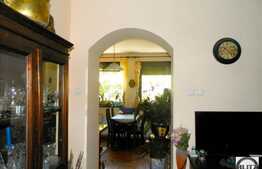 Casa de vanzare, 72 mp cu 300 mp teren inchiriat de la primarie. Renovata!