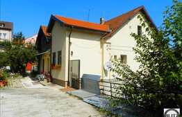 Casa de vanzare, 72 mp cu 300 mp teren inchiriat de la primarie. Renovata!