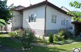 Casa cu 3 camere, 132 mp utili, teren 434 mp, front 21 ml, garaj inclus!