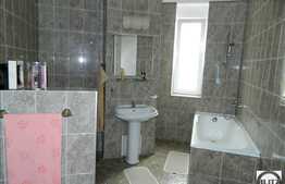 Casa D+P+E+M, 430 mp plus garaj, zona frumoasa si linistita