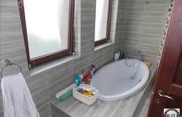 Vanzare casa moderna, 250 mp utili, cu gradina, piscina, teren 500 mp