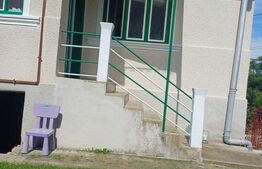 Casa de vanzare cu teren  de 1300mp