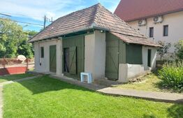 Casa de vanzare cu teren  de 1300mp