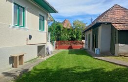 Casa de vanzare cu teren  de 1300mp