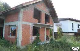 Casa individuala la rosu, 136 mp utili si 1000 mp teren