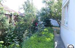 De vanzare casa 110 mp cu 330 mp teren, front de 16 ml. Zona buna de case!