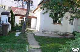 De vanzare casa 110 mp cu 330 mp teren, front de 16 ml. Zona buna de case!