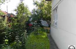 De vanzare casa 110 mp cu 330 mp teren, front de 16 ml. Zona buna de case!