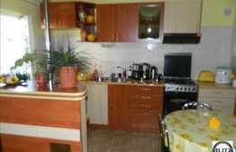 De vanzare casa 110 mp cu 330 mp teren, front de 16 ml. Zona buna de case!