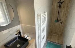 Casă înșiruită, la cheie, 2 garaje, ansamblu inchis, zona TERRA