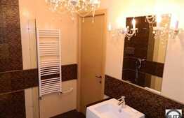 Duplex de vanzare, 160 mp, teren 350 mp,finisaje de lux, parcare!