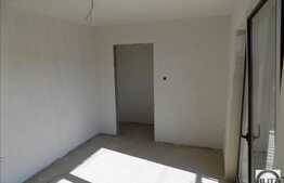 5 camere, 230 mp, teren 491 mp, semifinisata, in zona linistita de case!