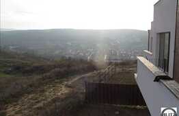 Casa insiruita 105 mp, teren de 244 mp, front 10 ml, zona excelenta! Imobil 2013