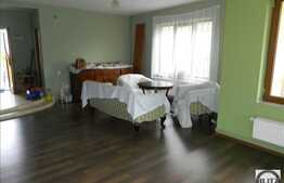 Casa de vanzare, 300 mp, teren 378 mp, zona linistita de case