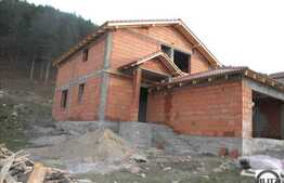 Casa individuala cu 232 mp utili, 600 mp teren, zona aerisita! Semifinisata!