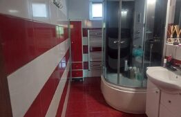 Apartament la casa, 3 camere, 96 mp utili + curte, Brasov