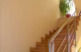 Casa individuala, 8 camere, 300 mp utili, teren 600 mp, zona linistita de case