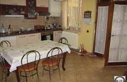 Vanzare casa, 295 mp utili, 426 mp teren, cateva minute de zona zero a orasului!