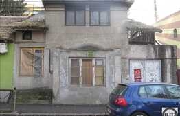 Casa renovabila de vanzare, 220 mp, teren de 300 mp, front 18 ml, zona de top!