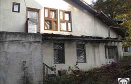 Casa renovabila de vanzare, 220 mp, teren de 300 mp, front 18 ml, zona de top!