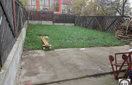 2 case de vanzare, in acceasi curte, 256 mp, teren de 659 mp, zona centrala!