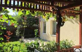 Casa de vanzare, 130 mp, cu teren de 250 mp, in zona nou dezvoltata!