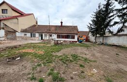 Casă veche cu teren generos – 1595 mp – zonă centrală Hărman