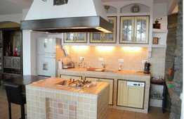 Casa in stil medieval! Ideala pensiune! 350 mp utili 2100 mp teren!