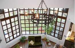 Casa in stil medieval! Ideala pensiune! 350 mp utili 2100 mp teren!