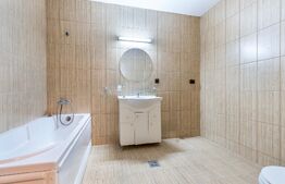 3 cam, 83 mp, zona Rivus, bloc nou, et 1, comision 0