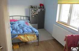 De vanzare 2 case, curte comuna, 225 mp , cu teren de 450 mp, zona Iris!