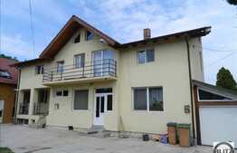 De vanzare 2 case, curte comuna, 225 mp , cu teren de 450 mp, zona Iris!