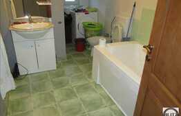 De vanzare 2 case, curte comuna, 225 mp , cu teren de 450 mp, zona Iris!