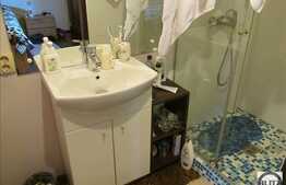 De vanzare 2 case, curte comuna, 225 mp , cu teren de 450 mp, zona Iris!