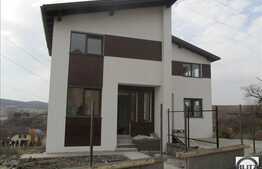 Casa de vanzare, 130 mp, teren de 300 mp si front de 12 ml, zona Dambul Rotund!