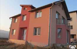 Casa de vanzare, 152 mp, cu teren de 600 mp si front la strada de 18 ml!