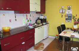 Casa de vanzare, 117 mp, cu teren de 350 mp si front de 34 ml, zona Iris!