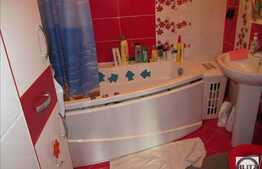 Casa de vanzare, 117 mp, cu teren de 350 mp si front de 34 ml, zona Iris!