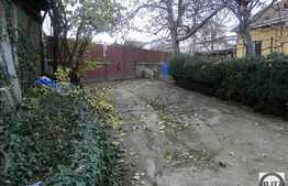 Casa de vanzare, 90 mp, cu teren de 540 mp si front de 19 ml, zona Intre Lacuri!