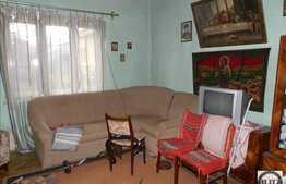 Casa de vanzare, 90 mp, cu teren de 540 mp si front de 19 ml, zona Intre Lacuri!