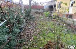 Casa de vanzare, 90 mp, cu teren de 540 mp si front de 19 ml, zona Intre Lacuri!