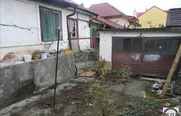 Casa de vanzare, 90 mp, cu teren de 540 mp si front de 19 ml, zona Intre Lacuri!