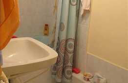 Casa de vanzare, 70 mp, 1290 mp de teren, zona Viile Nadasel!