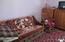 Casa de vanzare, 70 mp, 1290 mp de teren, zona Viile Nadasel!