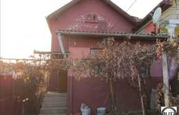 Casa de vanzare, 55 mp, teren 110 mp, front la 2 strazi 22 ml inDambul Rotund!