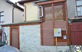 Casa cu calcan, 80 mp, suprafata teren 160 mp, front 8 ml, zona stadionului CFR