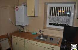 Casa cu calcan, 80 mp, suprafata teren 160 mp, front 8 ml, zona stadionului CFR