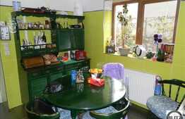 Casa de vanzare, 80 mp, cu teren de 330 mp, curte amenajata, zona Intre Lacuri!