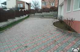 Vanzare casa 12 camere, 300 mp, teren 600 mp, gradina amenajata, zona Baumax!